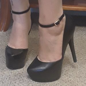 Brand new Steve Madden Platform heels